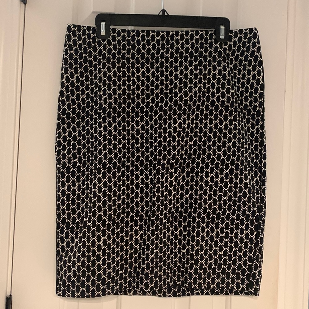 Adrianna Papell size 10 Black & White Print Lined Pencil Skirt